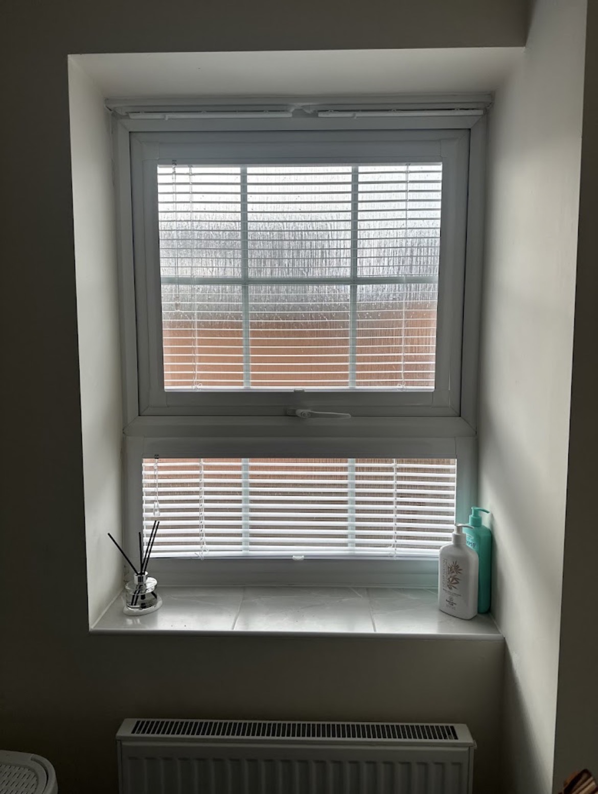Perfect-fit blinds, en-suite window